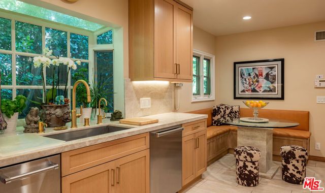 9415 Cherokee Lane, Beverly Hills, CA 90210