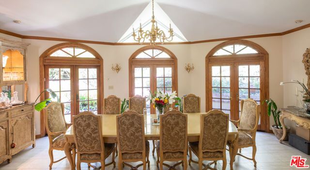 9415 Cherokee Lane, Beverly Hills, CA 90210