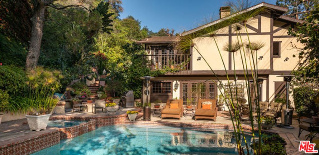 9415 Cherokee Lane, Beverly Hills, CA 90210