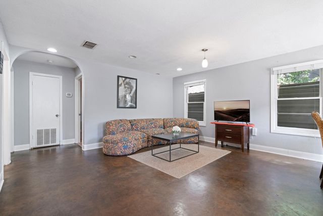 405 El Paso St, Austin, TX 78704