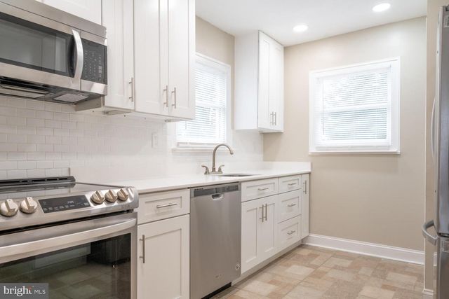 3903 FAIRVIEW DR, Fairfax, VA 22030