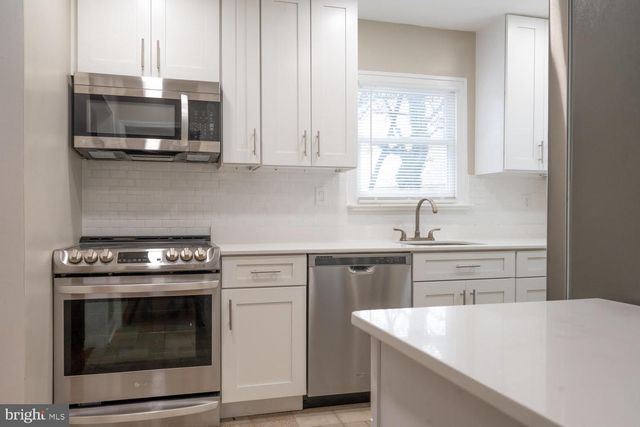 3903 FAIRVIEW DR, Fairfax, VA 22030