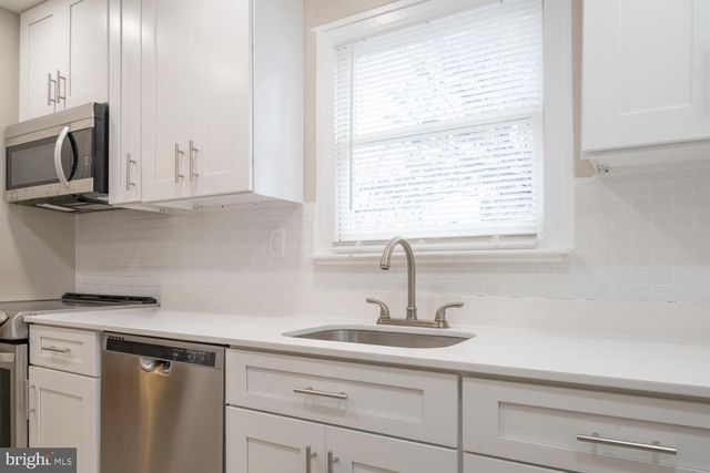 3903 FAIRVIEW DR, Fairfax, VA 22030