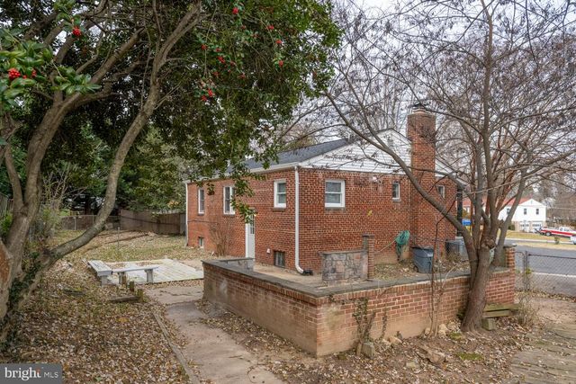 3903 FAIRVIEW DR, Fairfax, VA 22030