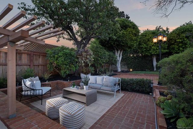 3992 La Cresta Dr, San Diego, CA 92107
