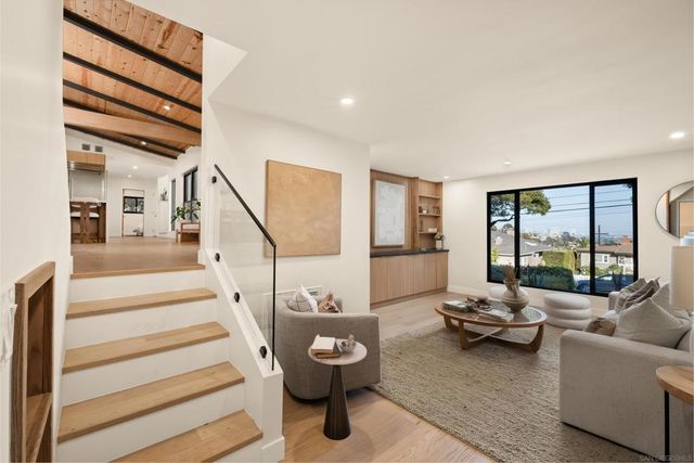 3992 La Cresta Dr, San Diego, CA 92107