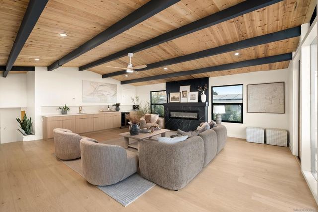 3992 La Cresta Dr, San Diego, CA 92107