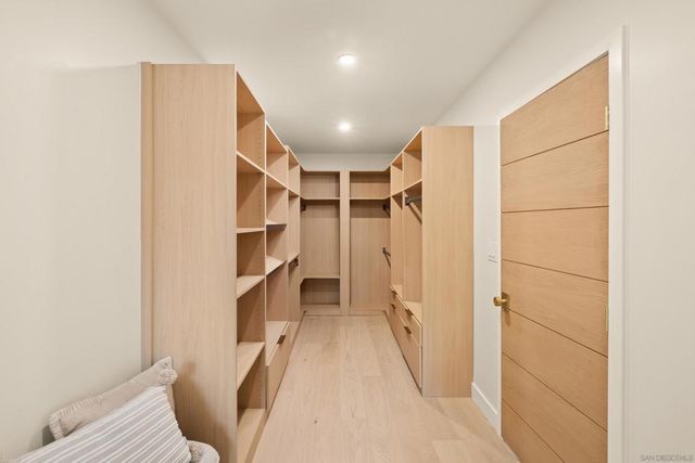 3992 La Cresta Dr, San Diego, CA 92107