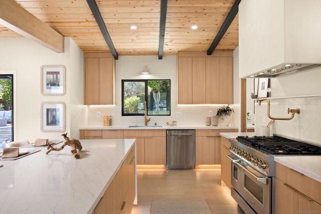 3992 La Cresta Dr, San Diego, CA 92107