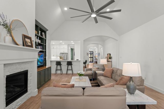 153 Sweeping Valley Drive, Montgomery, TX 77316