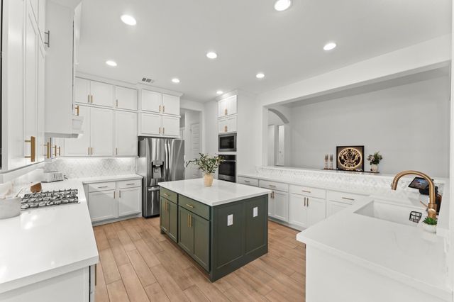 153 Sweeping Valley Drive, Montgomery, TX 77316