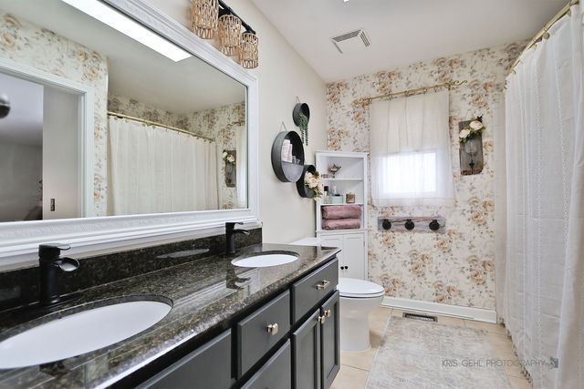 503 E Lake Avenue, Round Lake Beach, IL 60073