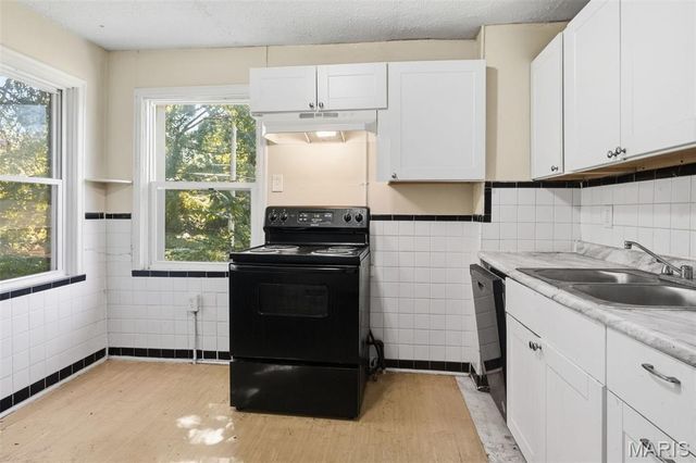 4502 June Avenue, St Louis, MO 63121