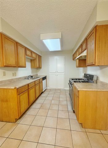 510 Shennandoah Drive, Desoto, TX 75115