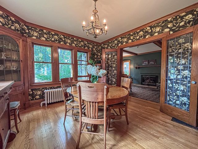210 W College AVENUE, Waukesha, WI 53186