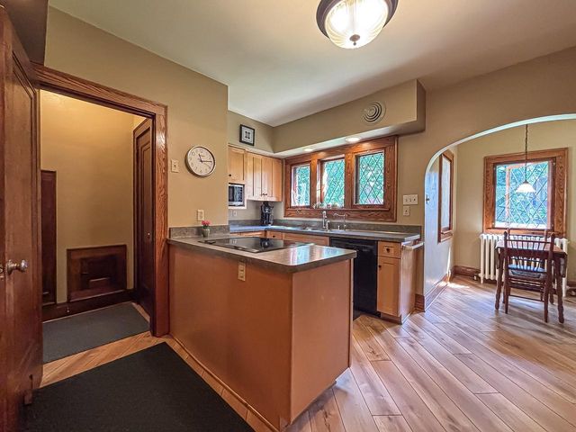 210 W College AVENUE, Waukesha, WI 53186