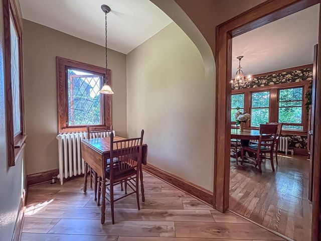 210 W College AVENUE, Waukesha, WI 53186
