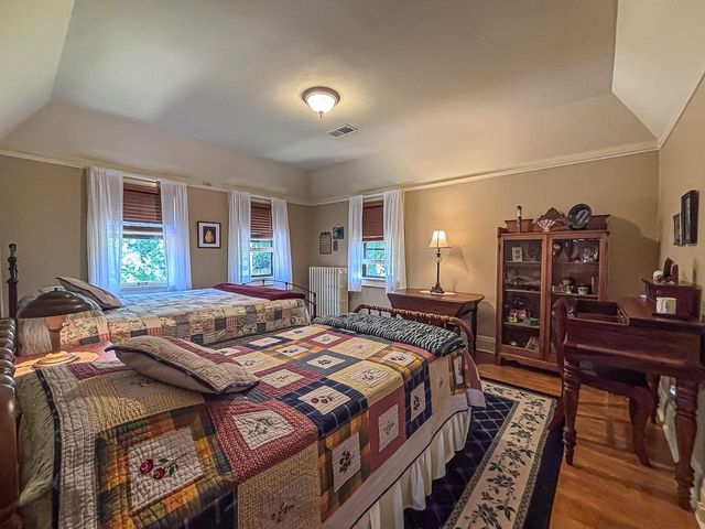 210 W College AVENUE, Waukesha, WI 53186