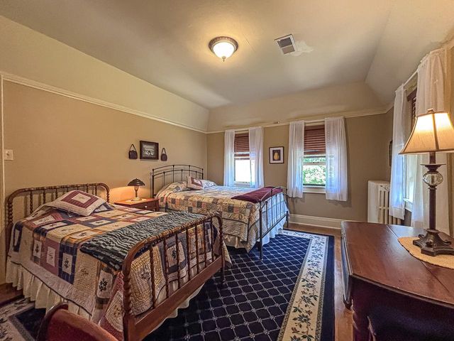 210 W College AVENUE, Waukesha, WI 53186