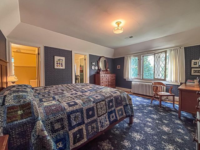 210 W College AVENUE, Waukesha, WI 53186