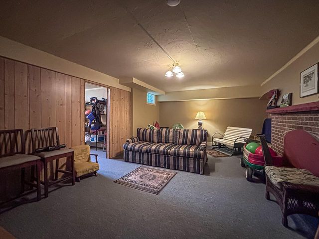 210 W College AVENUE, Waukesha, WI 53186