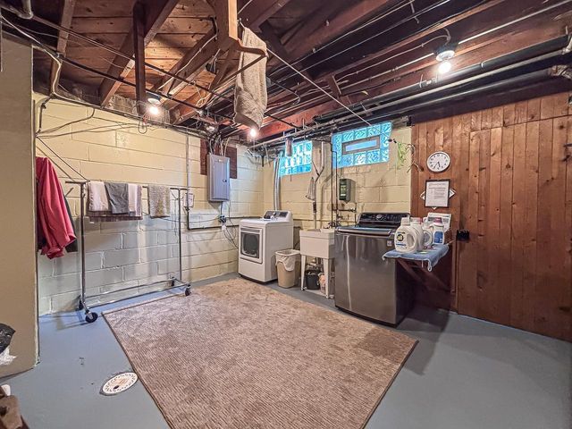 210 W College AVENUE, Waukesha, WI 53186
