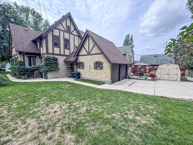 210 W College AVENUE, Waukesha, WI 53186