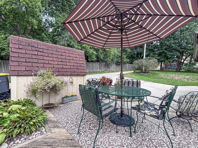 210 W College AVENUE, Waukesha, WI 53186