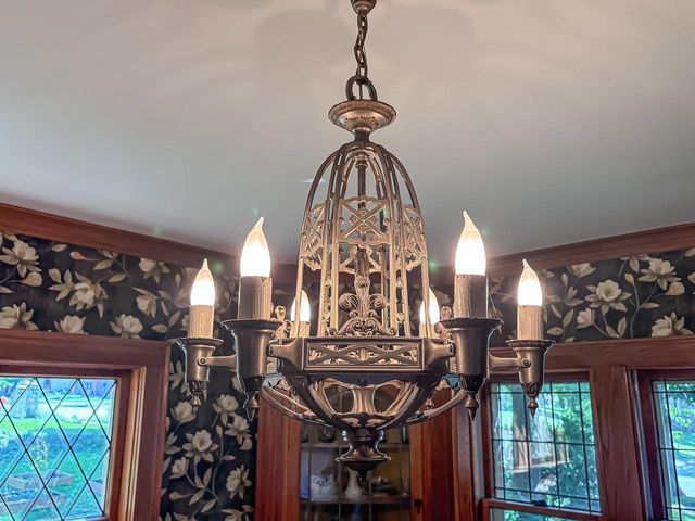 210 W College AVENUE, Waukesha, WI 53186
