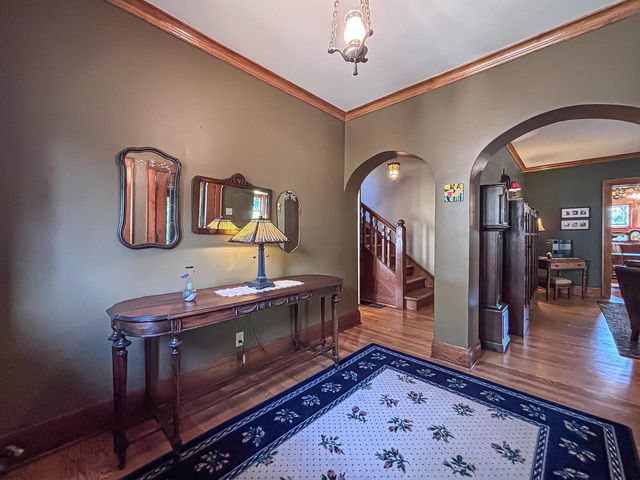 210 W College AVENUE, Waukesha, WI 53186