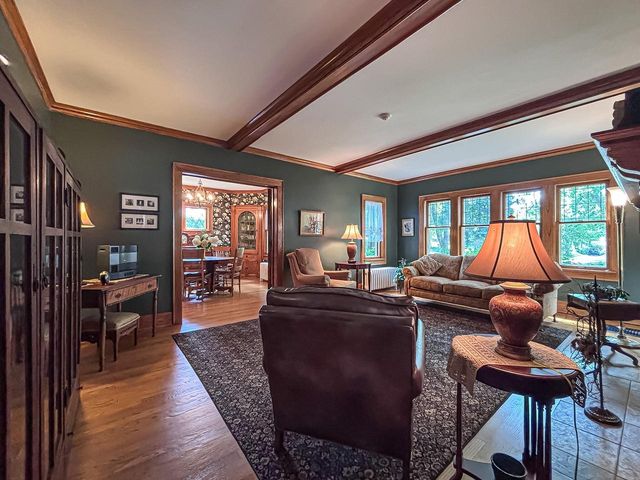 210 W College AVENUE, Waukesha, WI 53186