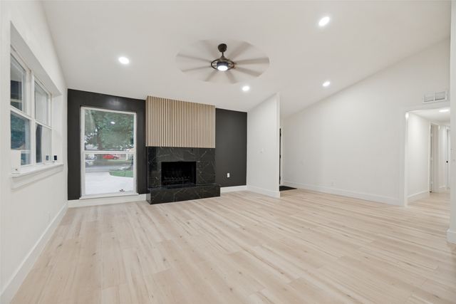 2909 Silverton Drive, Dallas, TX 75229