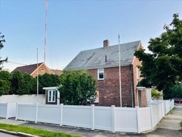 35 Butts St, Newton, MA 02464