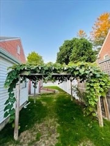 35 Butts St, Newton, MA 02464