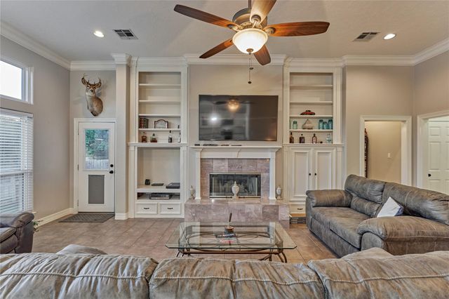15 Newberry Court, Montgomery, TX 77356