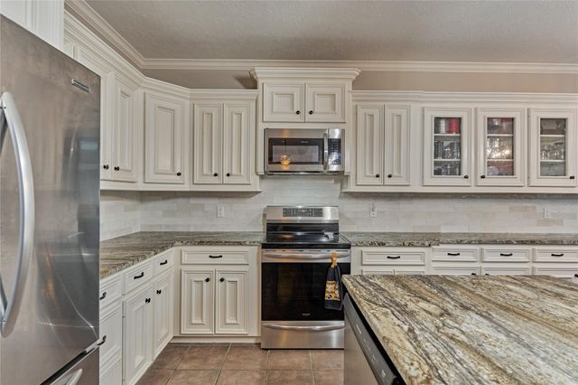 15 Newberry Court, Montgomery, TX 77356