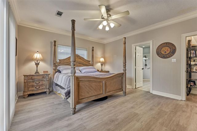 15 Newberry Court, Montgomery, TX 77356
