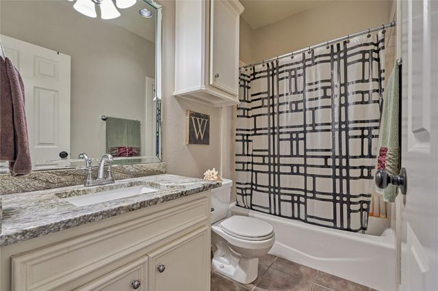15 Newberry Court, Montgomery, TX 77356