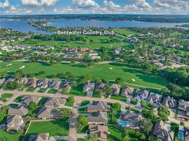 15 Newberry Court, Montgomery, TX 77356