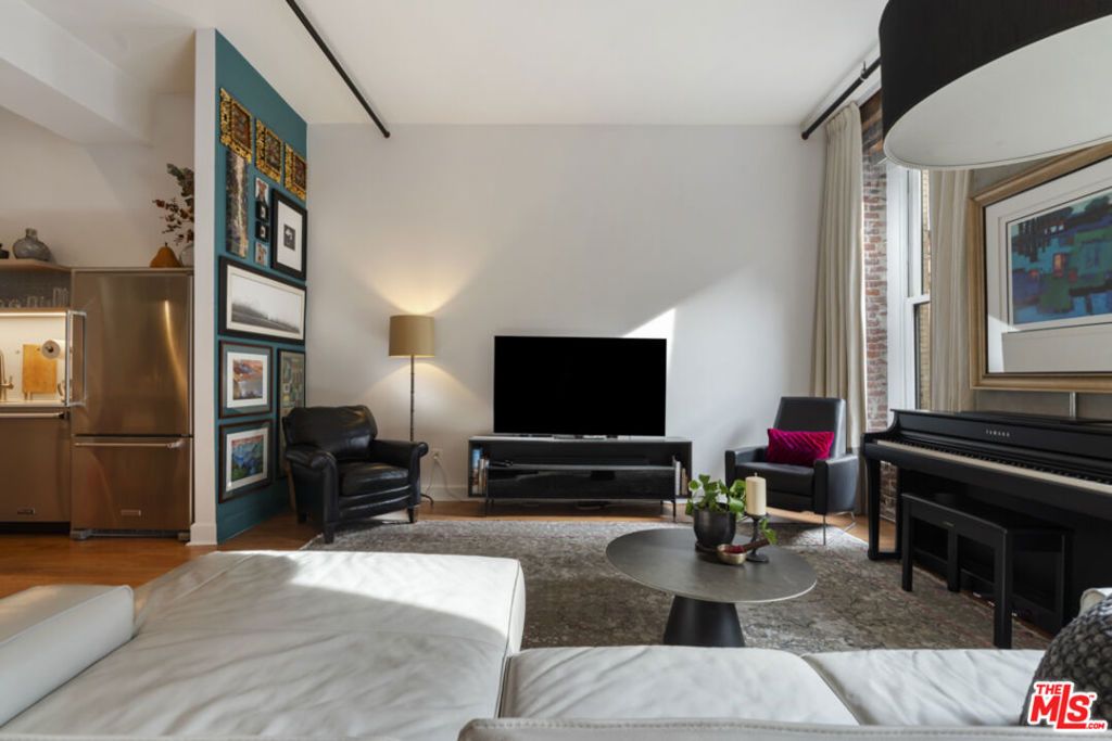 Image 14 of property listing at 253 S Broadway 201, Los Angeles, CA 90012