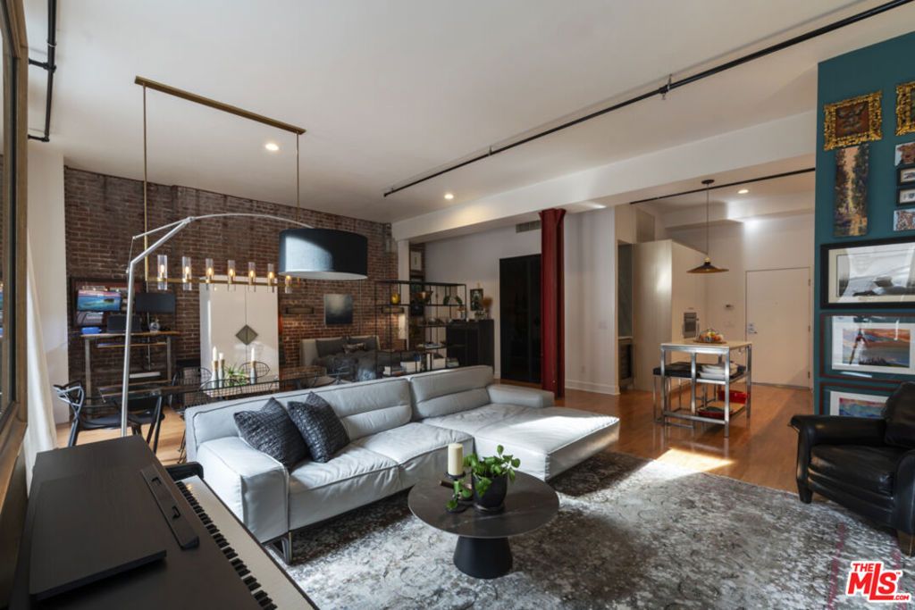 Image 15 of property listing at 253 S Broadway 201, Los Angeles, CA 90012