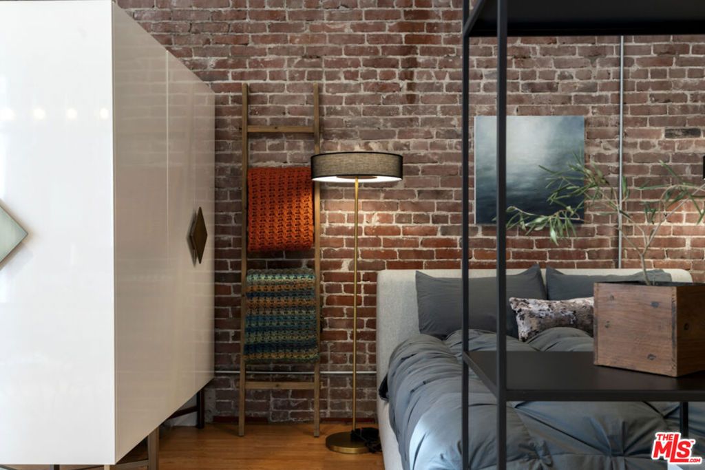 Image 21 of property listing at 253 S Broadway 201, Los Angeles, CA 90012