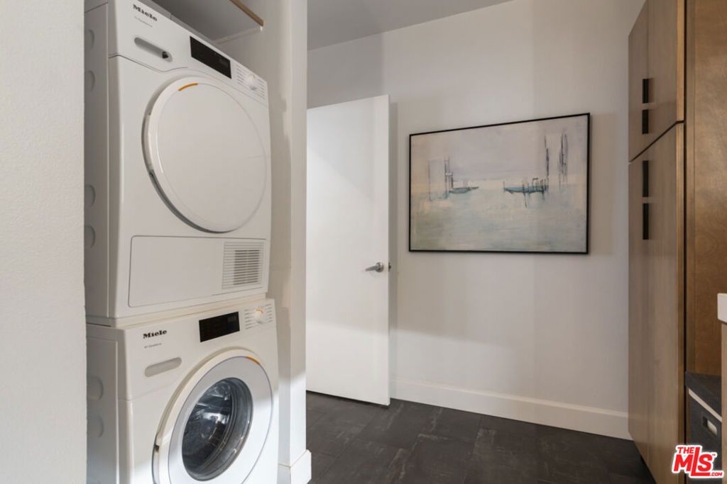 Image 26 of property listing at 253 S Broadway 201, Los Angeles, CA 90012