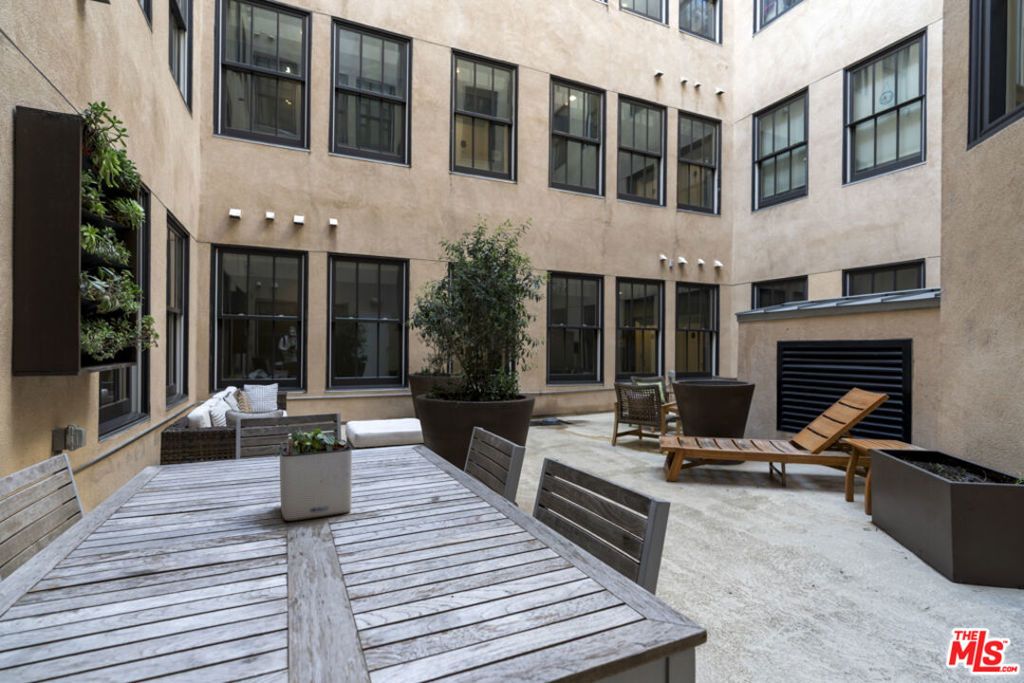 Image 31 of property listing at 253 S Broadway 201, Los Angeles, CA 90012