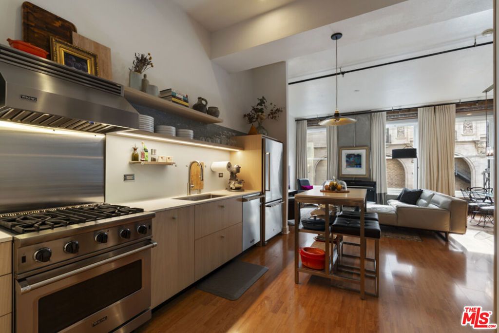 Image 6 of property listing at 253 S Broadway 201, Los Angeles, CA 90012