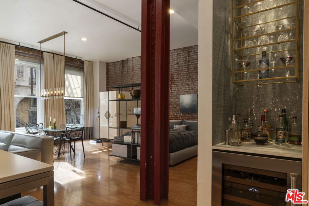 Image 7 of property listing at 253 S Broadway 201, Los Angeles, CA 90012