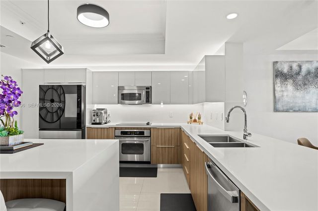 3330 NE 190th St 2111, Aventura, FL 33180