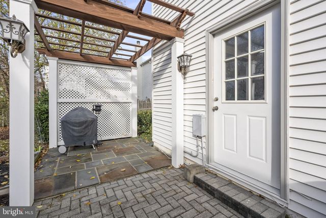 48 MCPHERSON CIR, Sterling, VA 20165