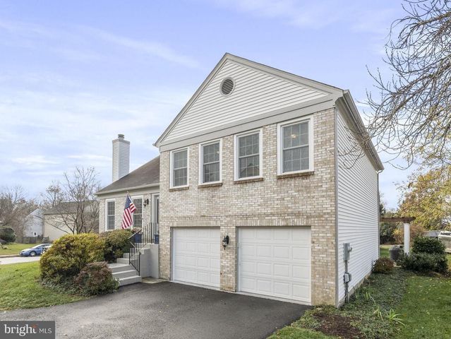 48 MCPHERSON CIR, Sterling, VA 20165