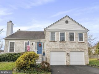 48 MCPHERSON CIR, Sterling, VA 20165